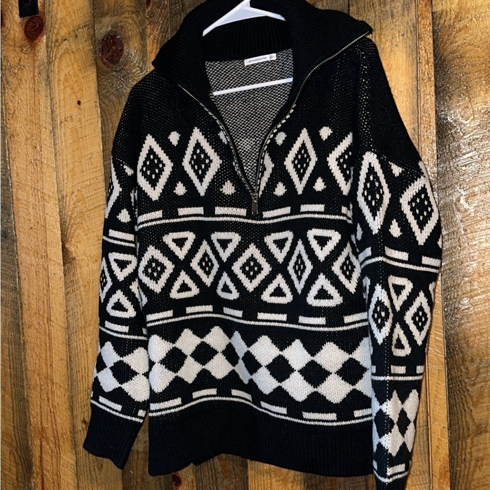 Gorgeous geometric pattern sweater - image 1